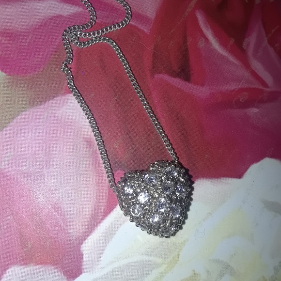 Avon sterling silver heart sparkling necklace - Picture 3 of 6